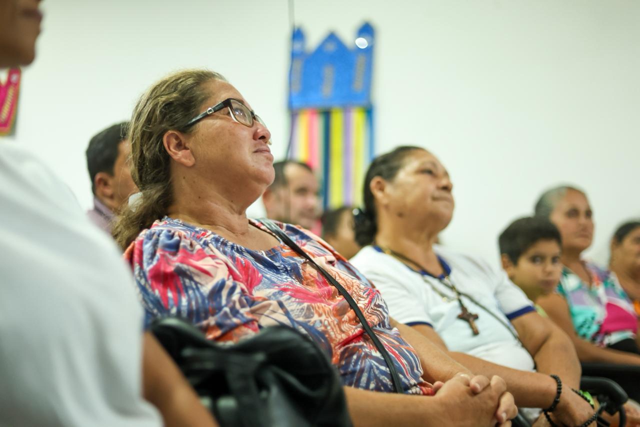 Alunos do EJA participam de mutirão de consultas oftalmológicas neste sábado (8)